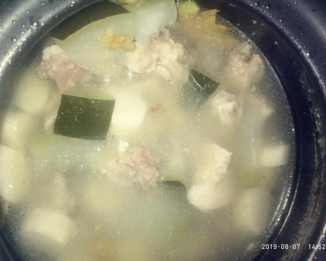 红萝卜烧肉的家常做法