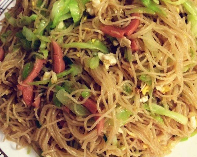 标题：《小吃兵：探寻街头巷尾的美食宝藏》
