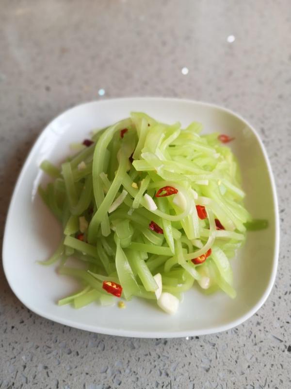 香辣猪蹄的家常做法：美味与健康的完美结合