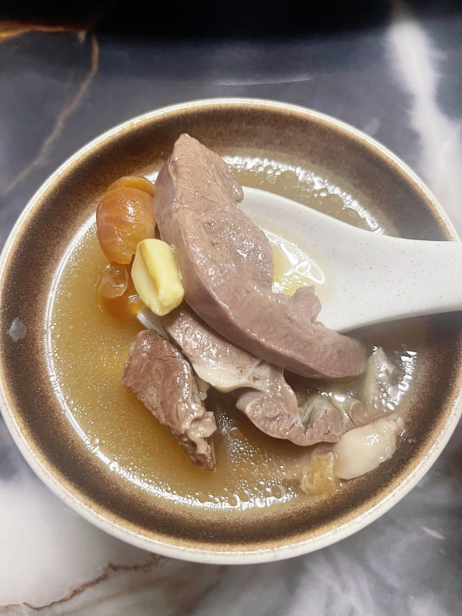 肉丝炒包菜的家常做法：简单易学的美味佳肴