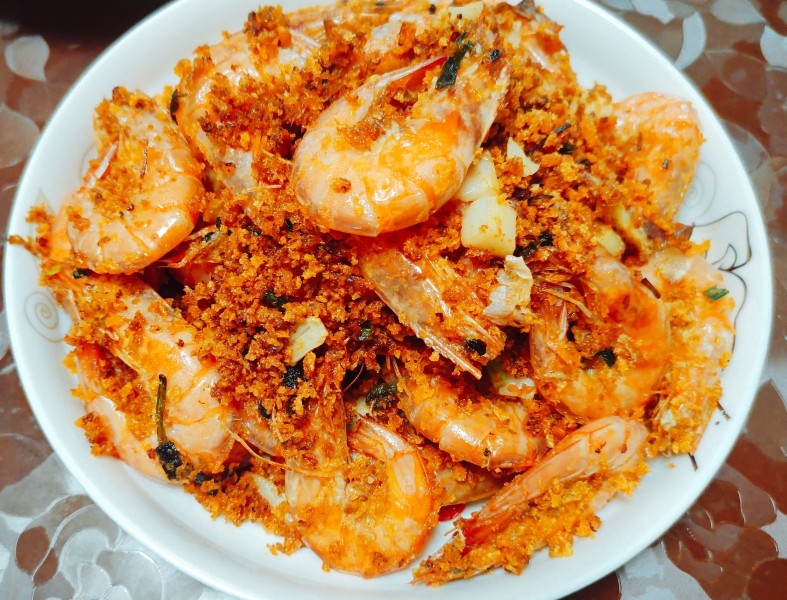 蒜蓉粉丝蒸虾家常做法：简单易学的海鲜美食
