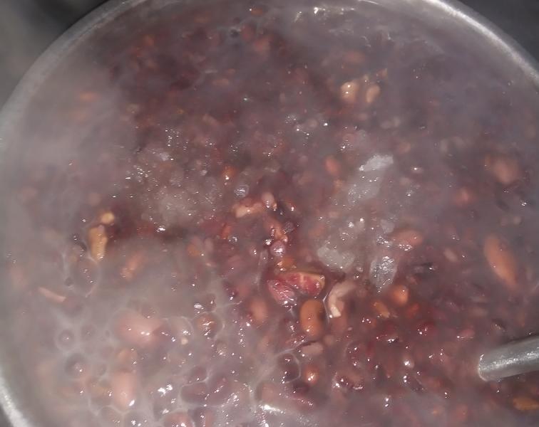 土豆炖鸡的家常做法：美味又温馨的家常菜