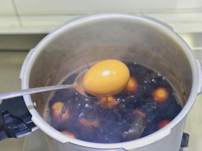 张掖小吃：探寻丝绸之路上的美食宝藏