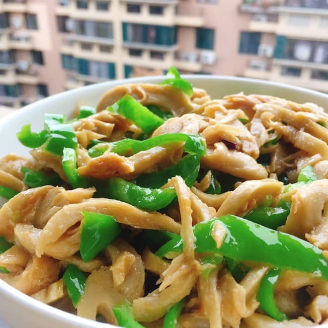 海大南门小吃街：舌尖上的美食天堂