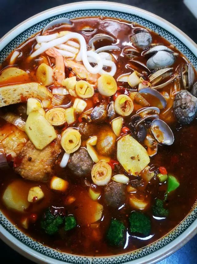 江西景德镇特色美食：一场味蕾的盛宴