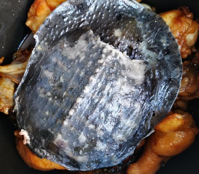 土豆炖鸡的家常做法：美味又温馨的家常菜