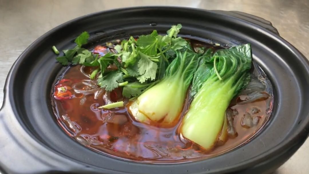 家常排骨炖酸菜的做法：温暖你的味蕾