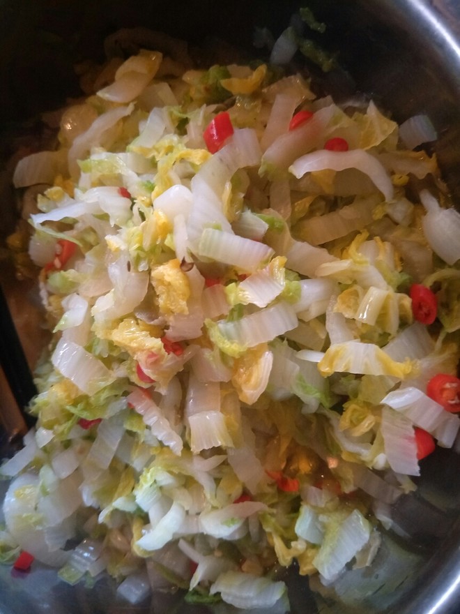标题：小吃盘子——探寻街头巷尾的美食记忆