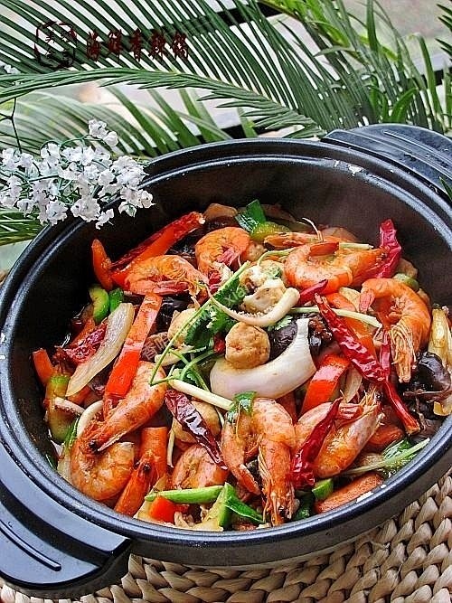 标题：小吃连锁店——打造地方美食的王国