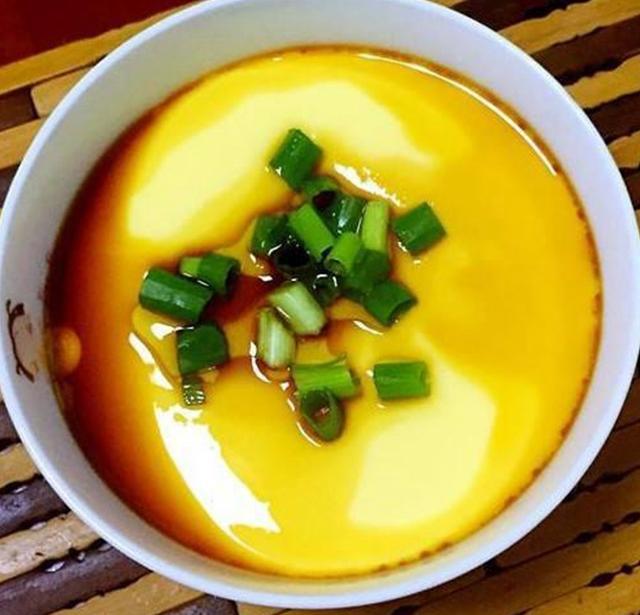 江汉路小吃街：美食的盛宴，舌尖上的探索