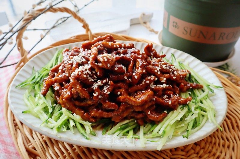 四川特色美食画：一幅舌尖上的艺术画卷