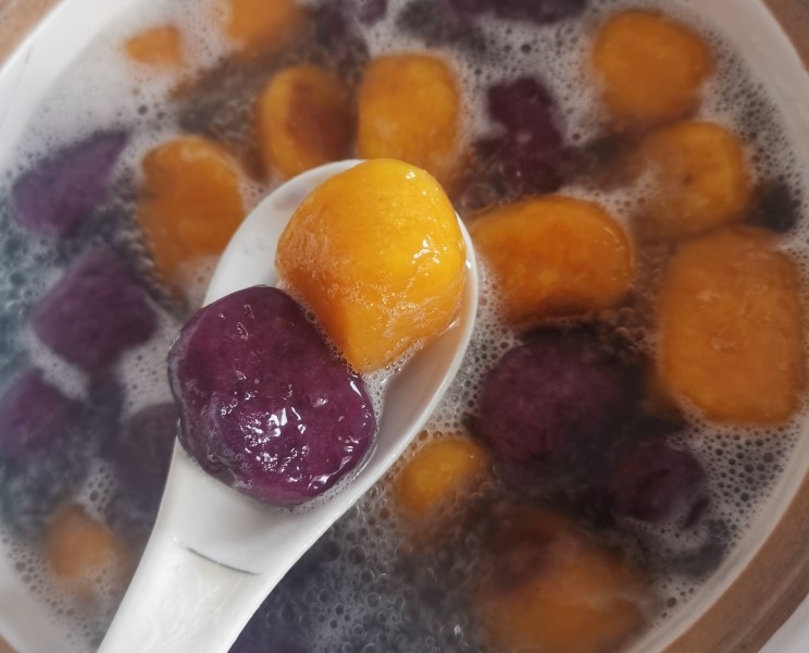 西藏特色美食：探寻高原美食的独特韵味