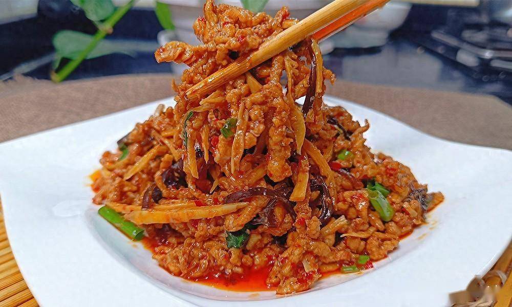 云南特色美食火锅：一场味蕾的盛宴