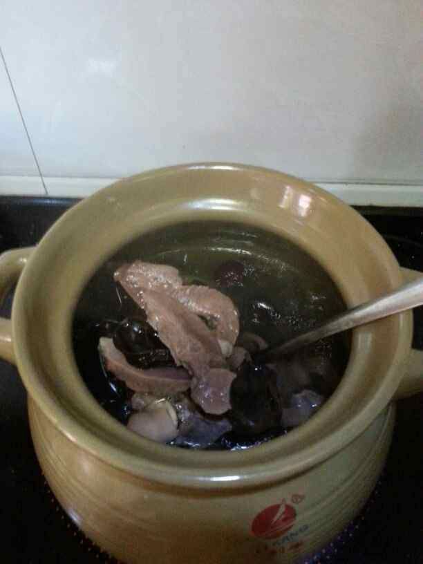 云南特色美食火锅：一场味蕾的盛宴