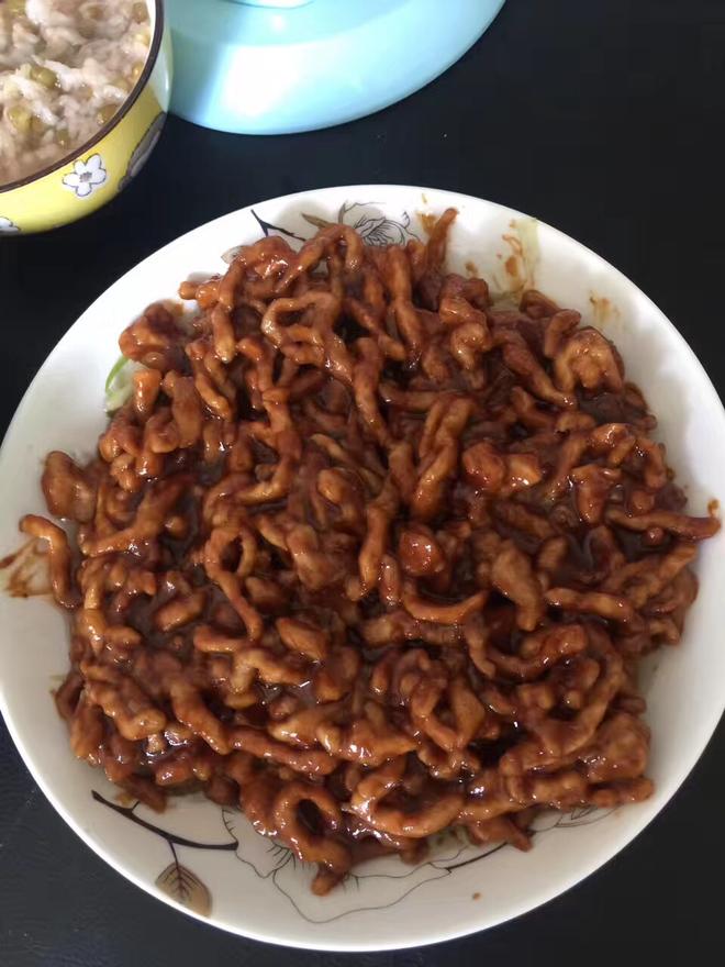 于小吃：探寻城市角落里的美味记忆