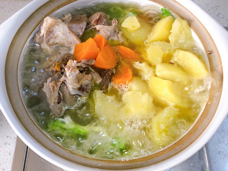蒜苔炒肉的家常做法：家常美食的魅力