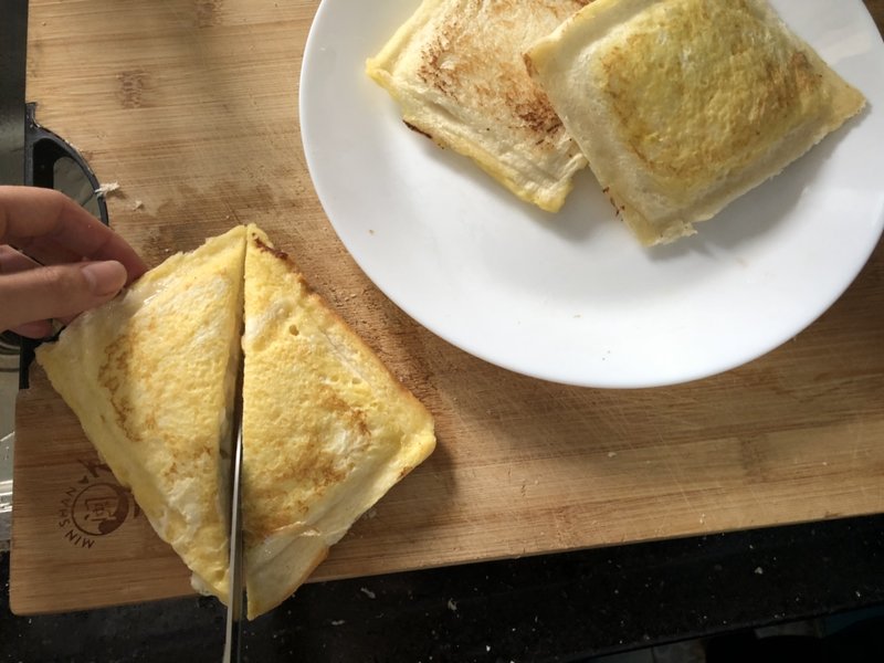 标题：秦镇小吃——探寻千年古城的美食精髓