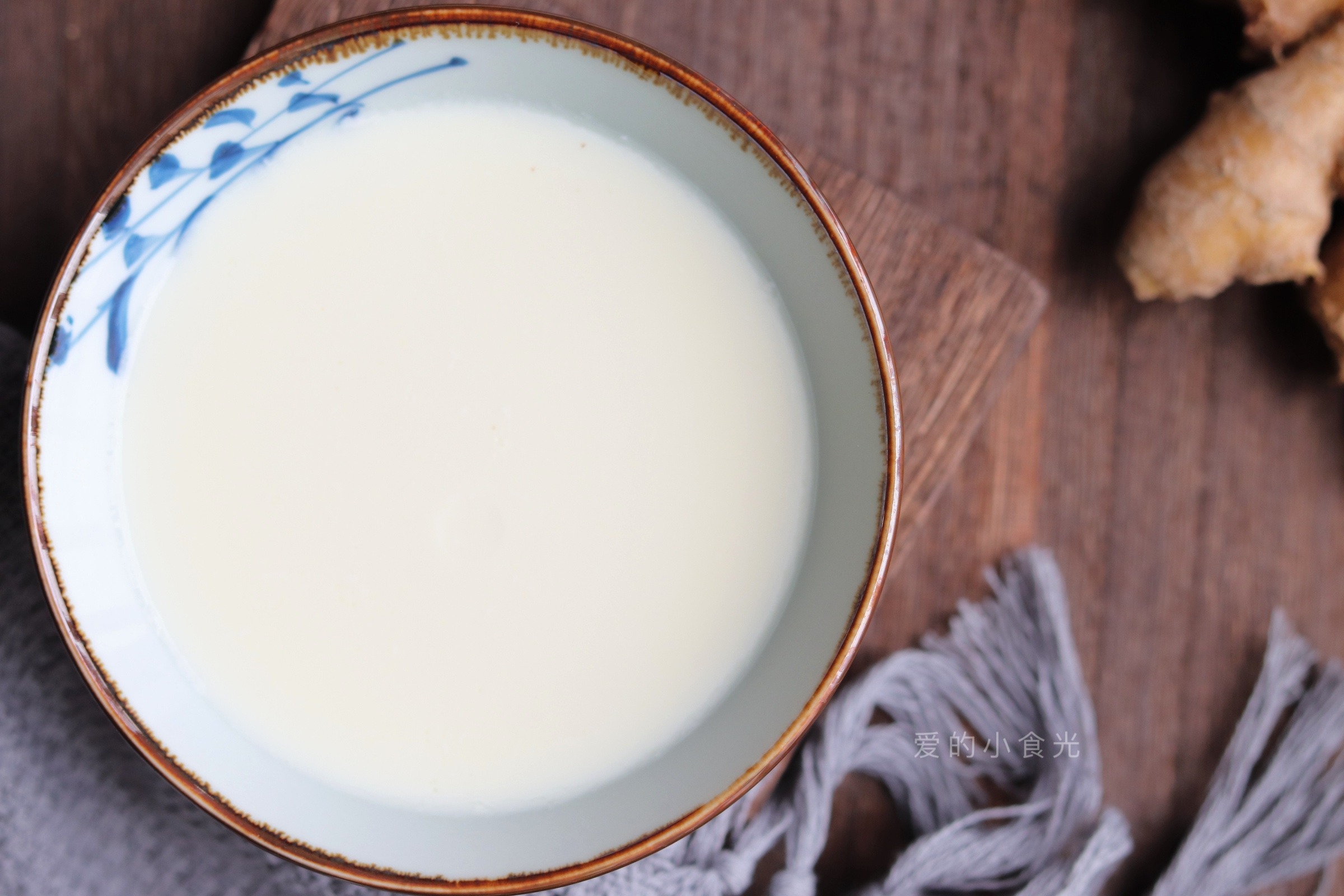 探索凤凰古城：一场特色美食的盛宴