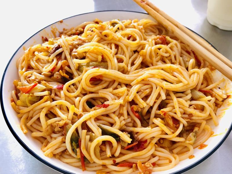 肉炒木耳家常做法：简单易学的美味佳肴