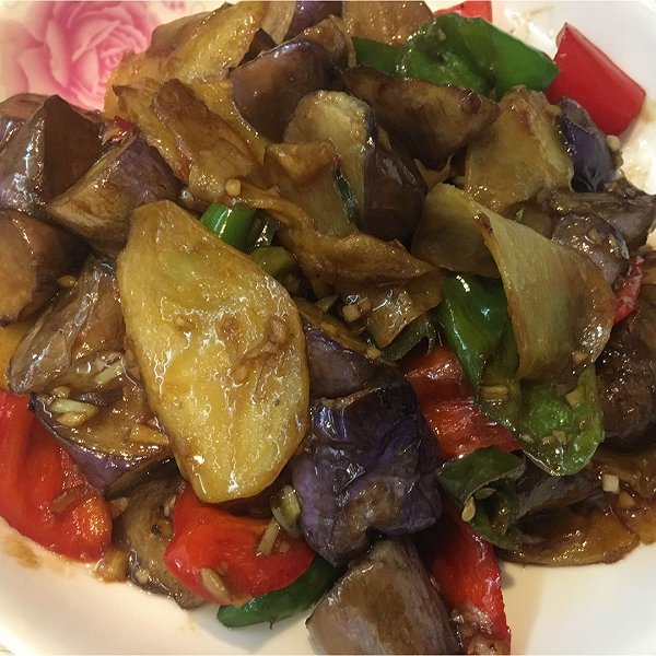 家常炖豆角：传统味道的温馨诠释