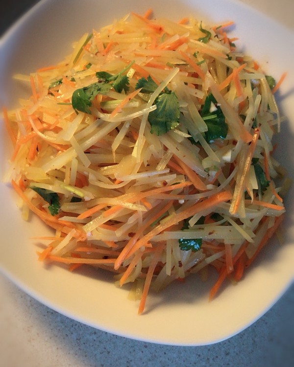 标题：基诺族的特色美食——探寻民族美食的独特魅力