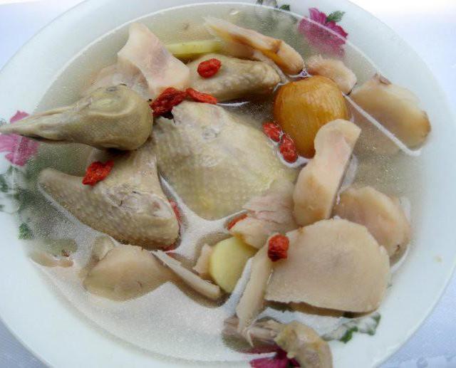 清蒸鲑鱼的家常做法：简单美味的健康食谱