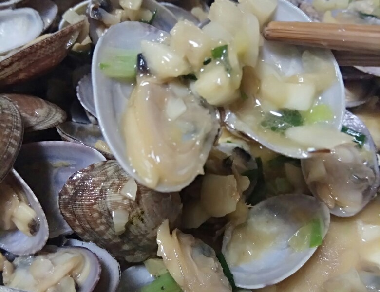 标题：《小吃莫：探寻城市角落的美食秘密》