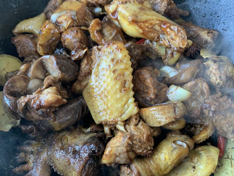 标题：潮州小吃街：探寻美食的独特韵味