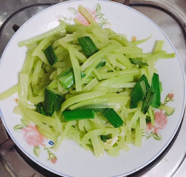 水烙馍卷什么菜好吃？美食博主推荐的搭配大揭秘