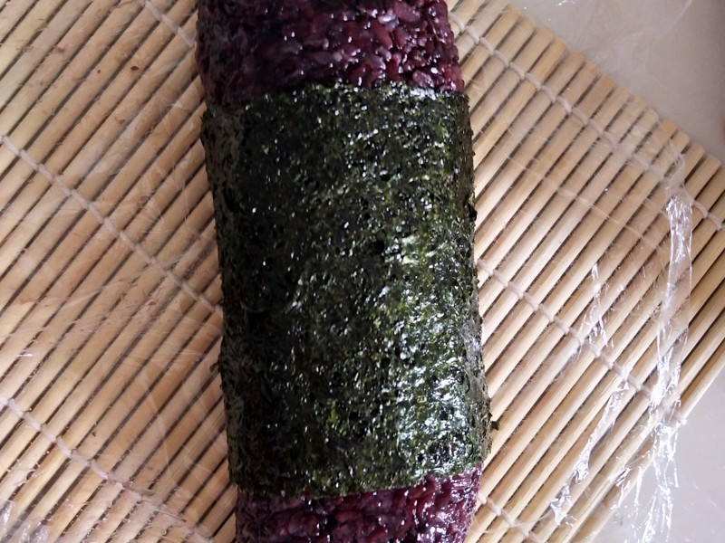 标题：蒙古特色美食探秘：一场草原味蕾的盛宴