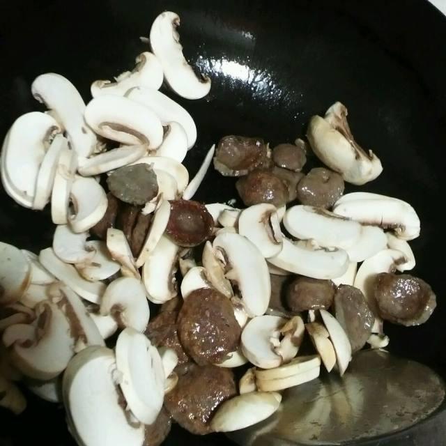 鸡头好吃吗？揭秘这道独特美食的真相