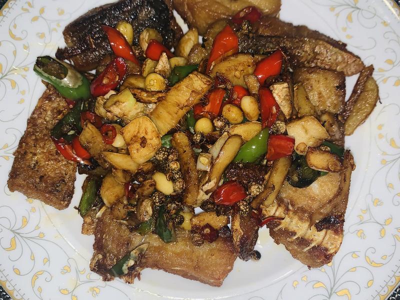 炒虾的家常做法视频：轻松学会，美味上桌！