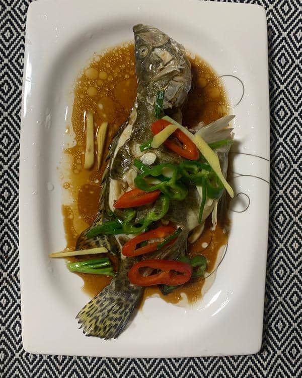家常清蒸鲈鱼：鲜美口感，轻松入门的家常菜